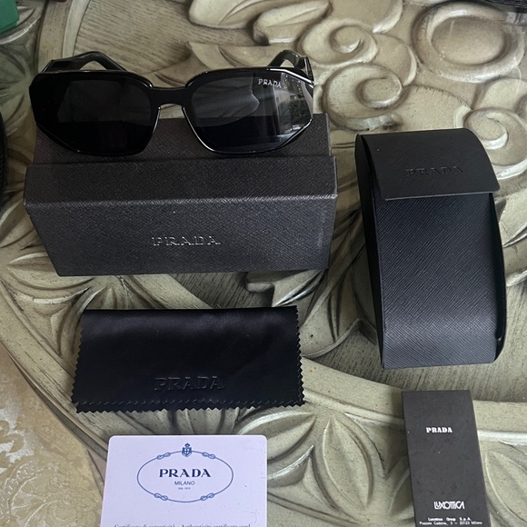 Prada Unisex Black Rectangular Sunglasses Brand New in box incl. all accessories - Picture 2 of 9